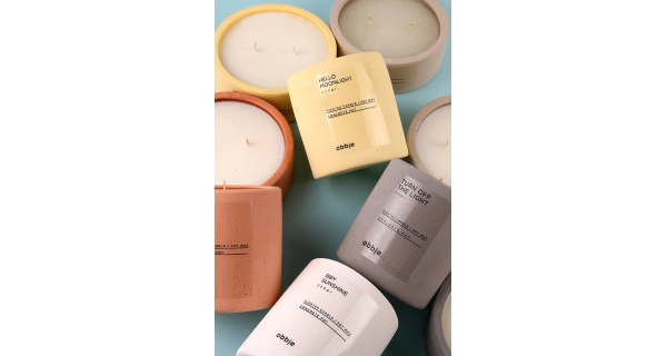 Dekorativní svíčka, vůně jantaru, béžová, 9x8,5 cm