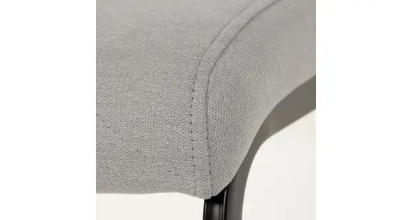 Jídelní židle SIPPY, světle šedá látka, černé kovové nohy