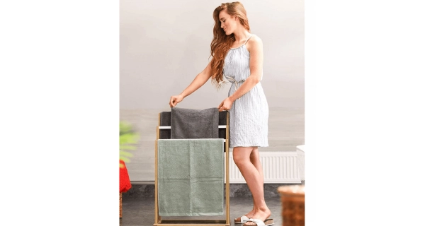 Stojan na ručníky NEMOKOW, přírodní/bílá