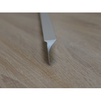 Univerzální úhlová lišta pro spojení dvou pracovních desek do rohu